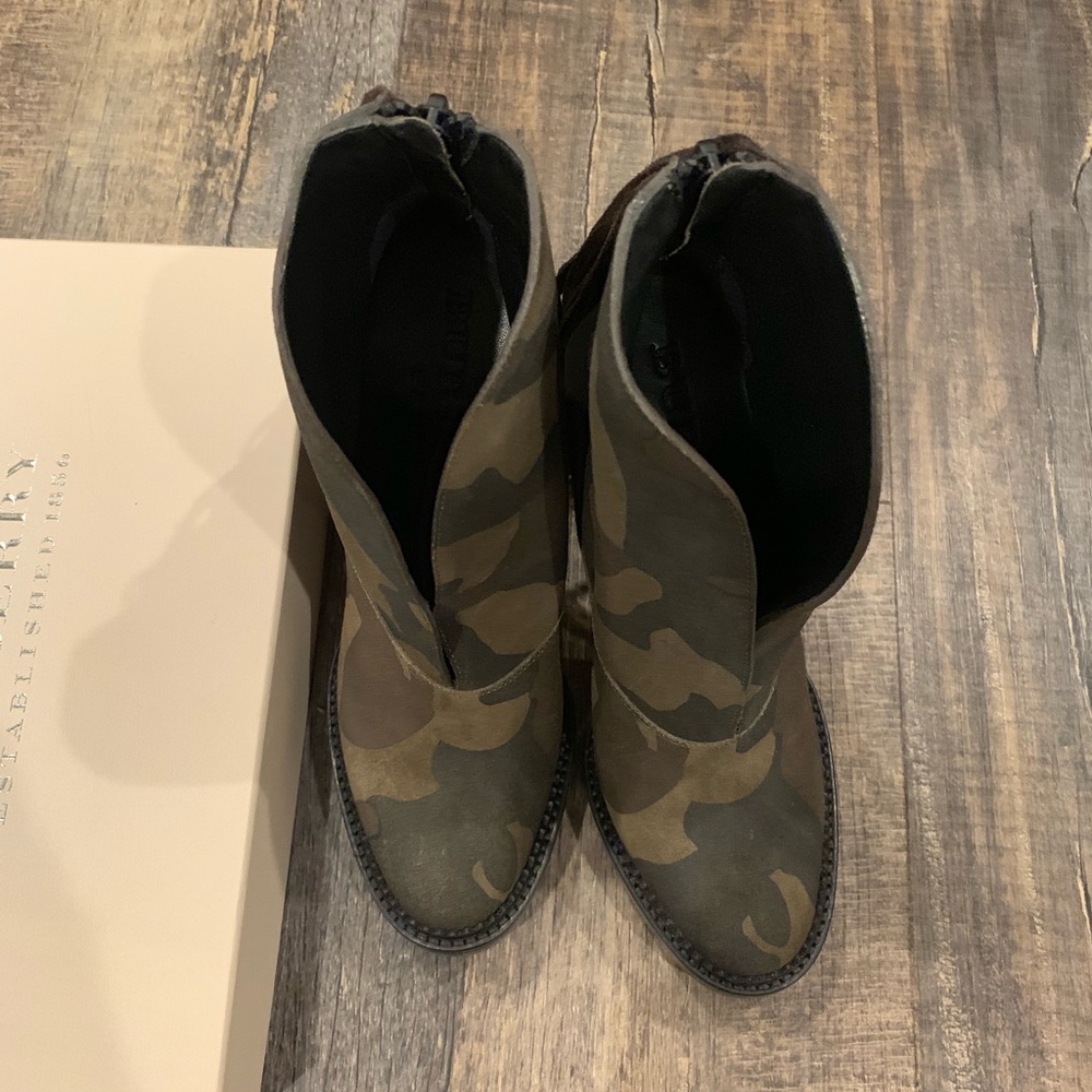 Burberry Booties heels Nadie Military print